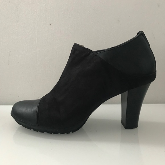 Black heeled boots - Picture 2 of 5